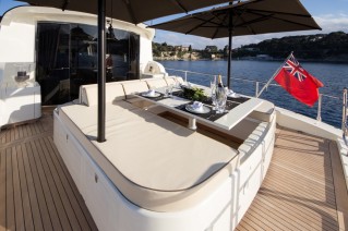 Motor yacht BLOOMS -  At Deck sunpads and dining
